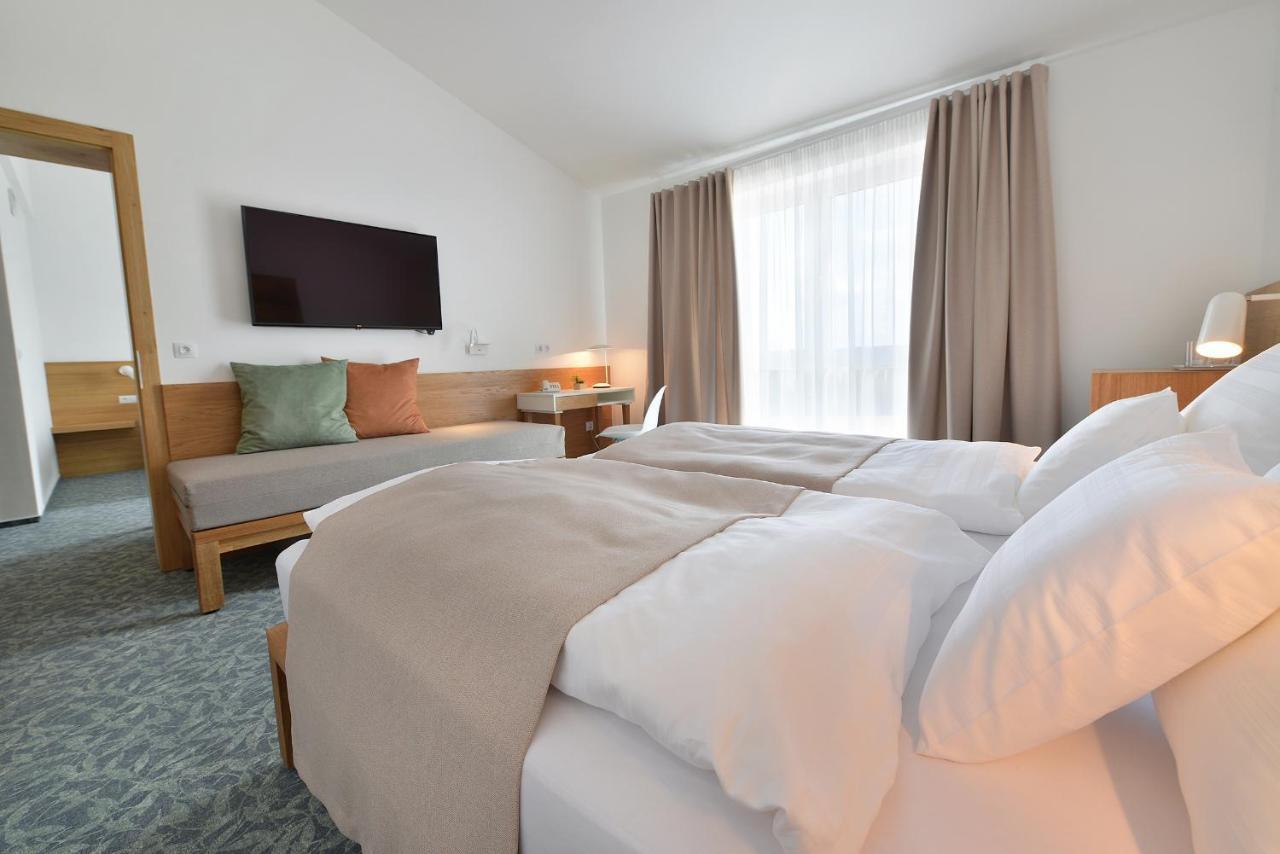 Wellness Hotel Happy Star ฮนานิเซ ภายนอก รูปภาพ