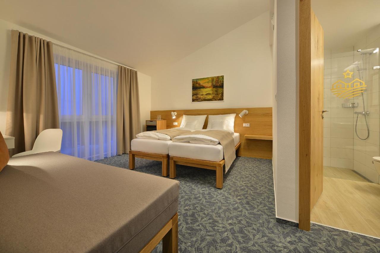 Wellness Hotel Happy Star ฮนานิเซ ภายนอก รูปภาพ