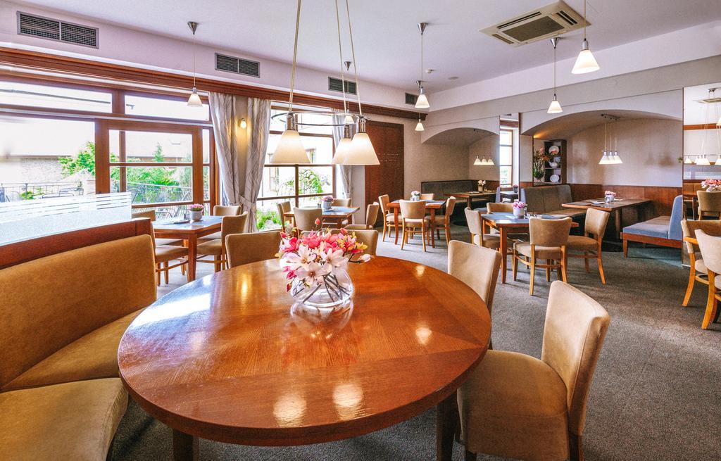 Wellness Hotel Happy Star ฮนานิเซ ภายนอก รูปภาพ