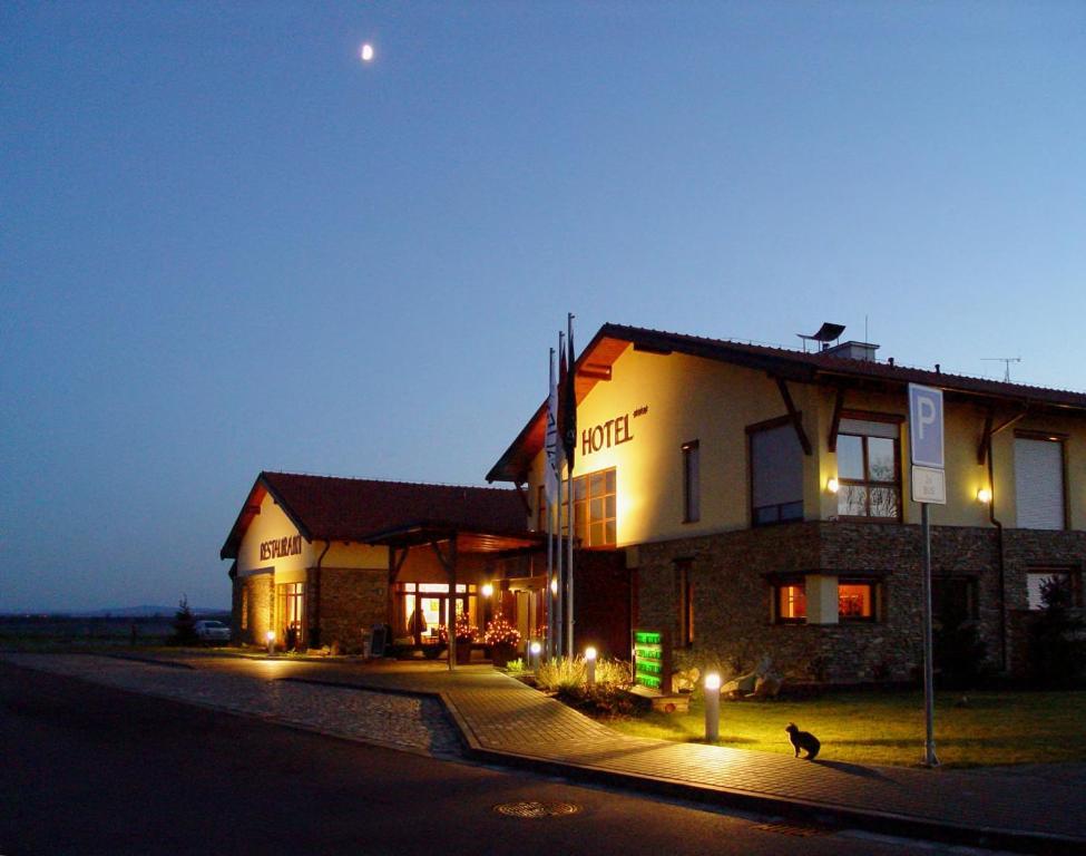Wellness Hotel Happy Star ฮนานิเซ ภายนอก รูปภาพ